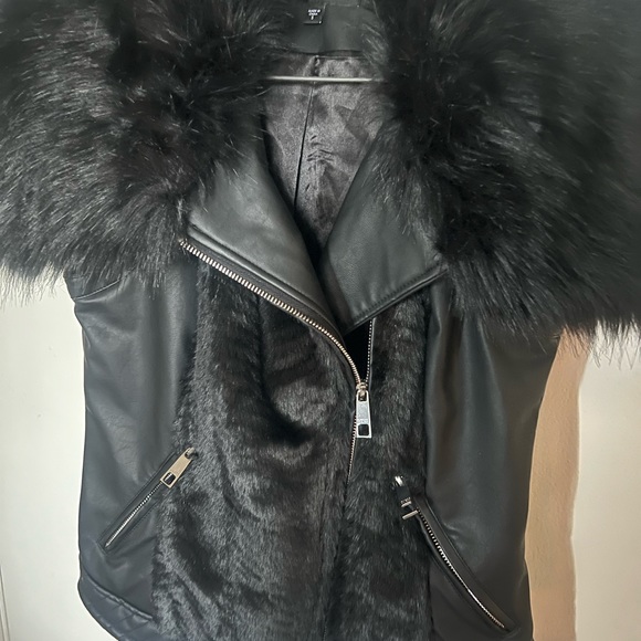 🖤GUESS NEW W/O TAGS🎁FAUX LEATHER AN FUR VEST🖤SO BEAUTIFUL 🖤 - Picture 7 of 10